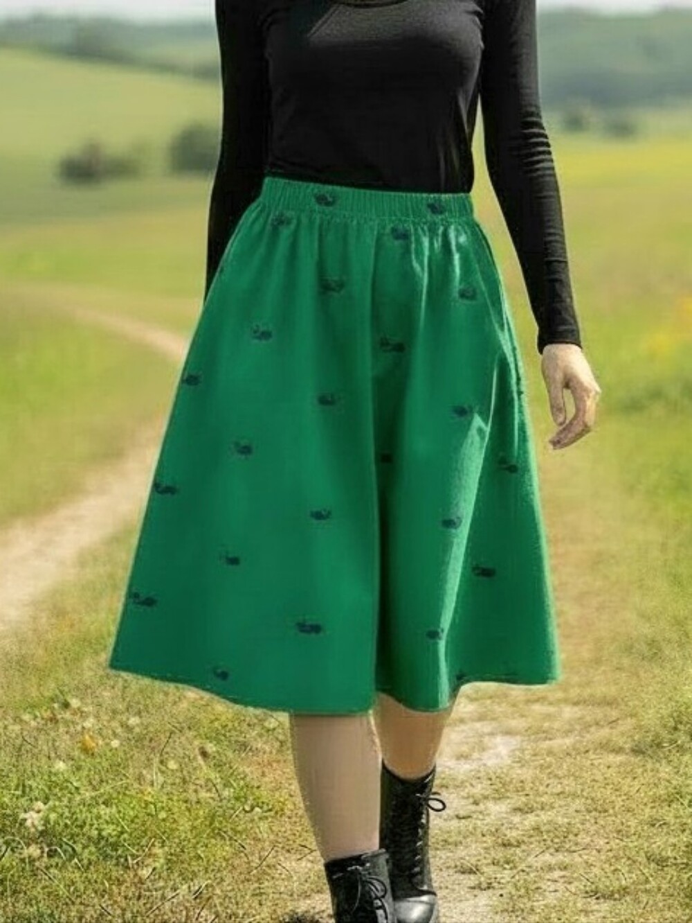 Vintage 70s Kelly Green Skirt Blue Embroidered Whales Full Gathered Midi